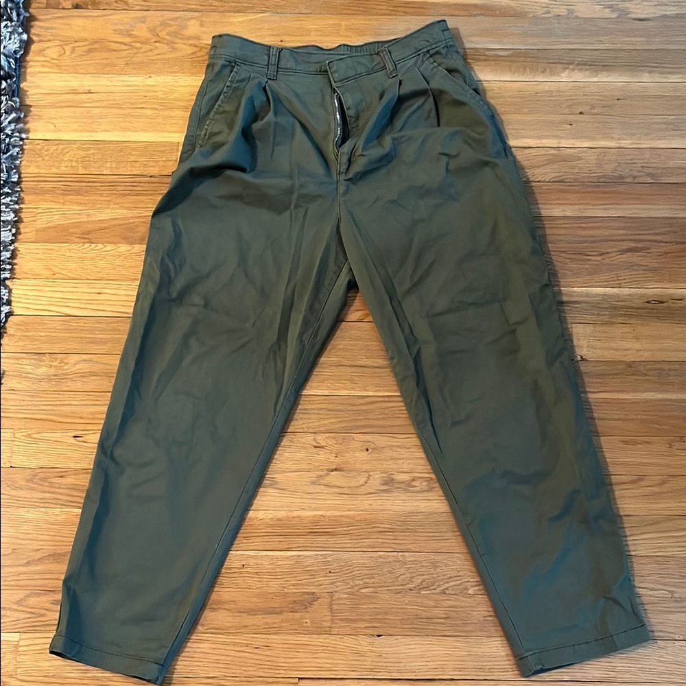 NEVER WORN Women’s Olive Green Pants